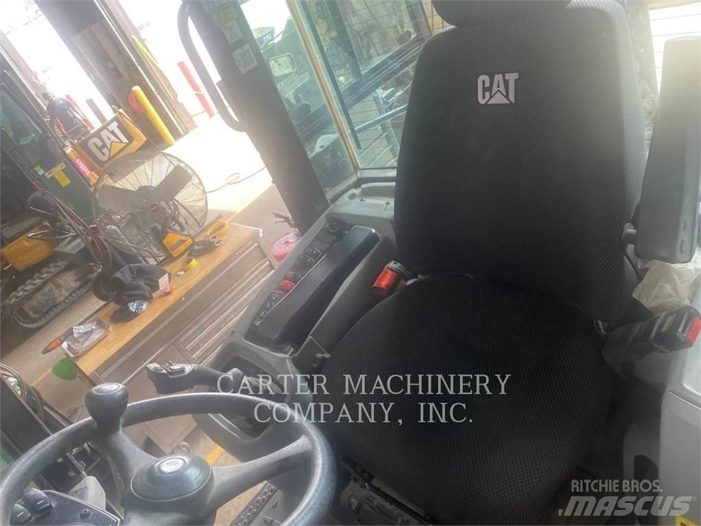 CAT 908 Radlader