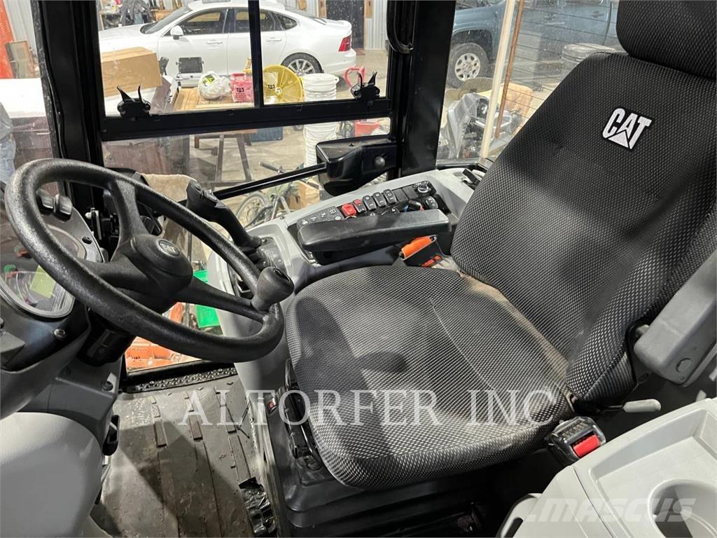 CAT 908M Minilader