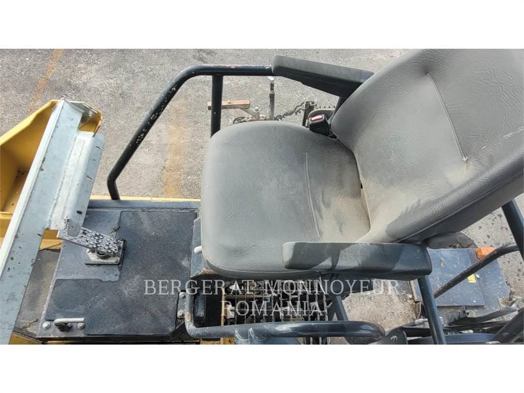 CAT AP-655D Strassenfertiger