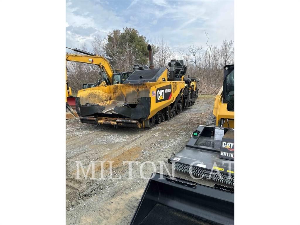 CAT AP1055F Strassenfertiger