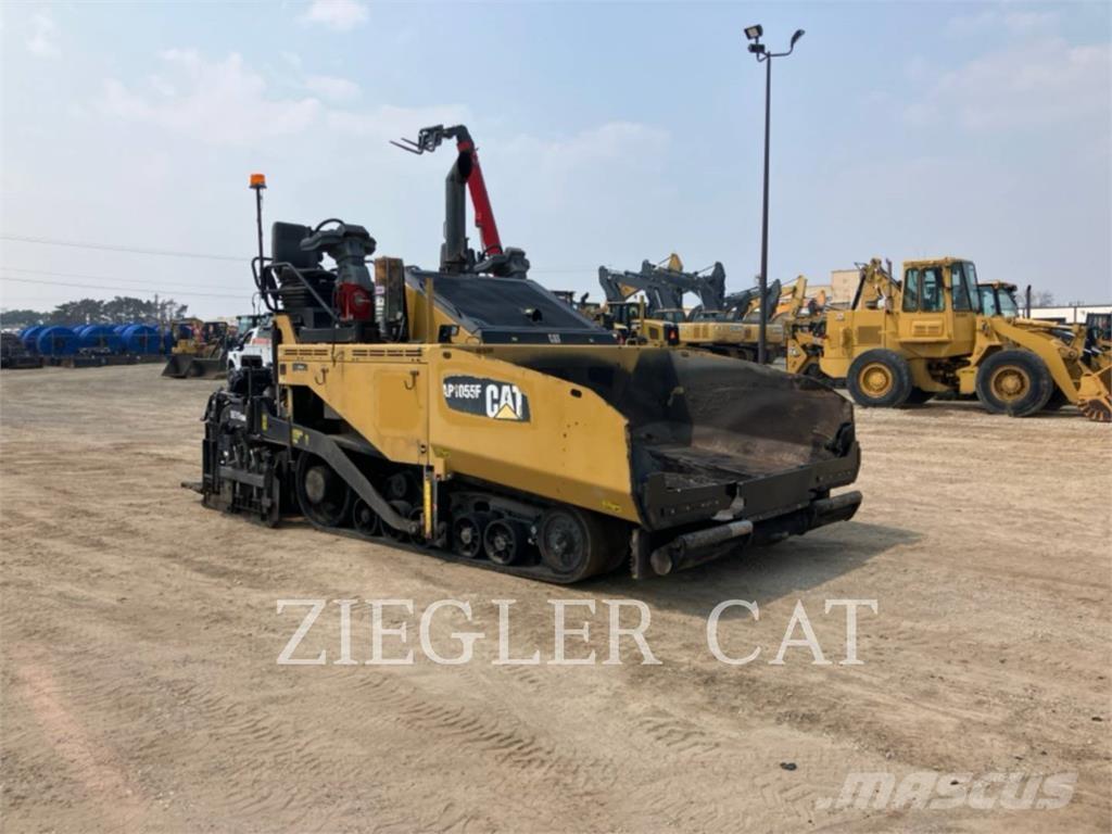 CAT AP1055F Strassenfertiger