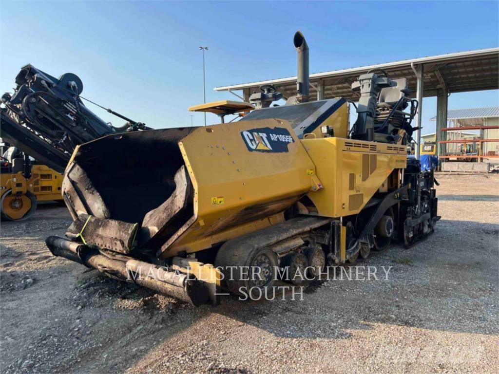 CAT AP1055F Strassenfertiger