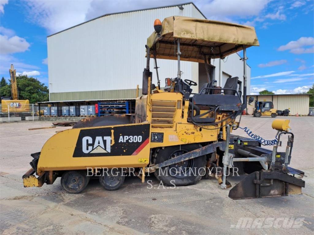 CAT AP300 Strassenfertiger