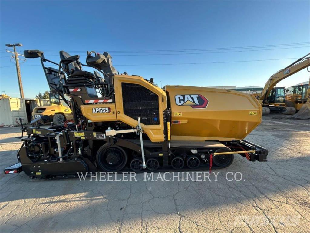 CAT AP555 Strassenfertiger