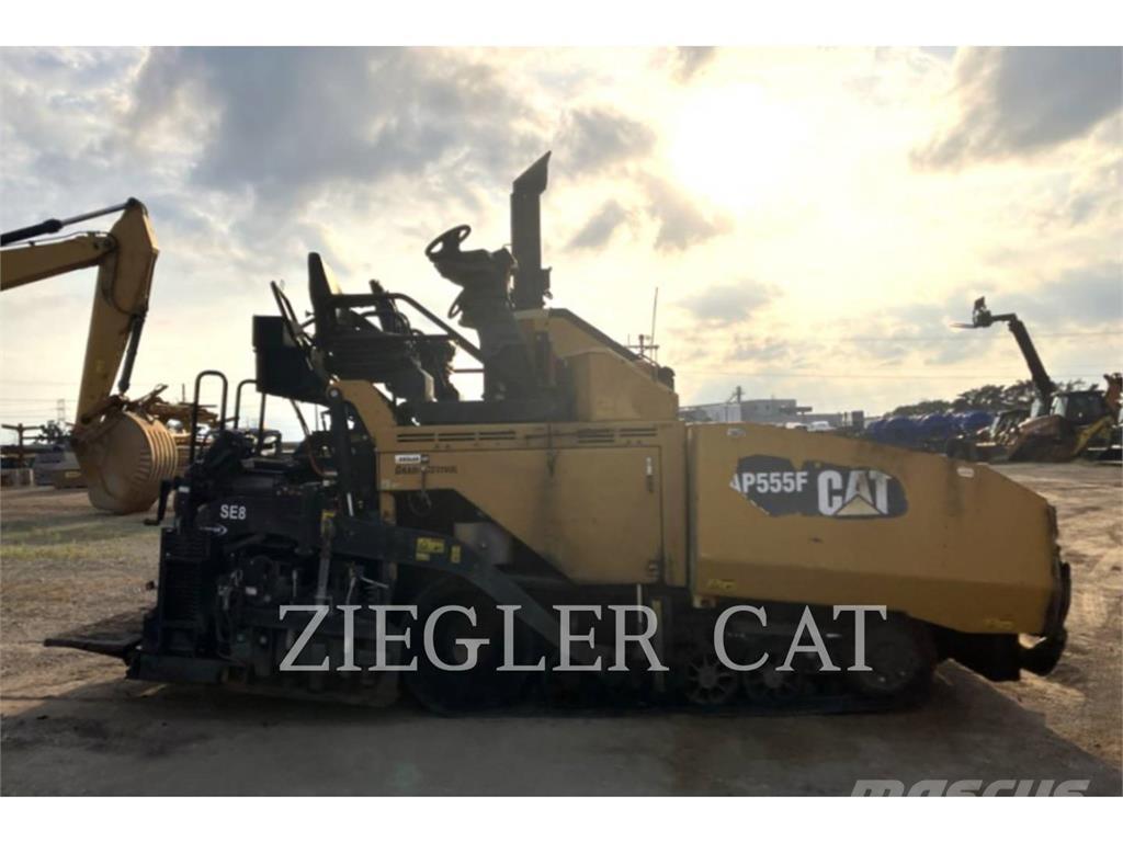 CAT AP555F Strassenfertiger