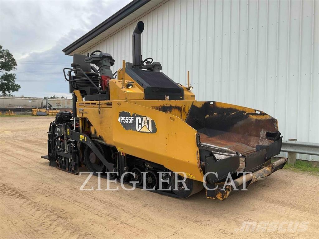 CAT AP555F Strassenfertiger