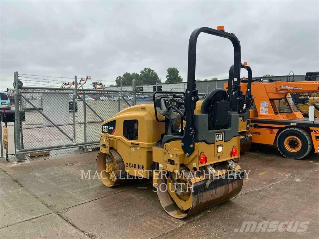 CAT CB 24 B Tandemwalzen