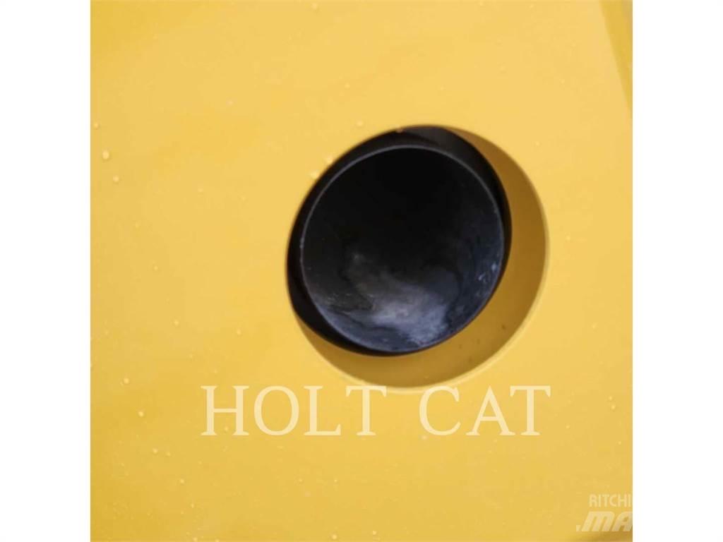 CAT CB15 Radlader