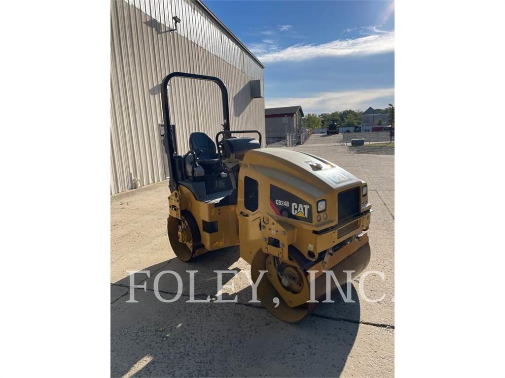 CAT CB24B Tandemwalzen