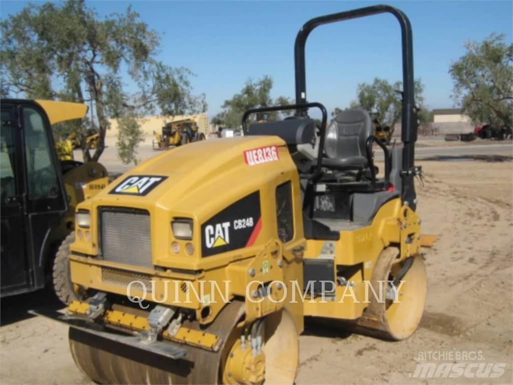 CAT CB24B Tandemwalzen