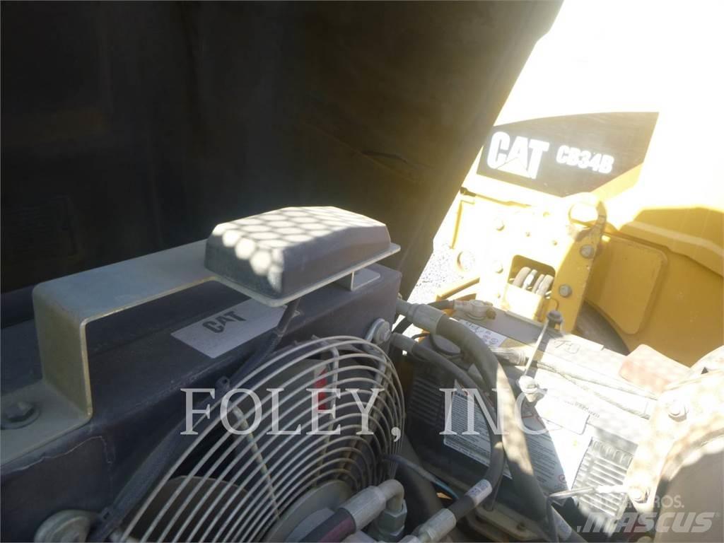 CAT CB24B Tandemwalzen