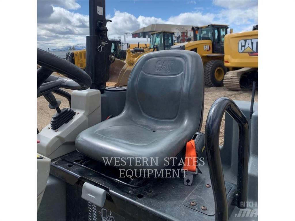 CAT CB24B Tandemwalzen