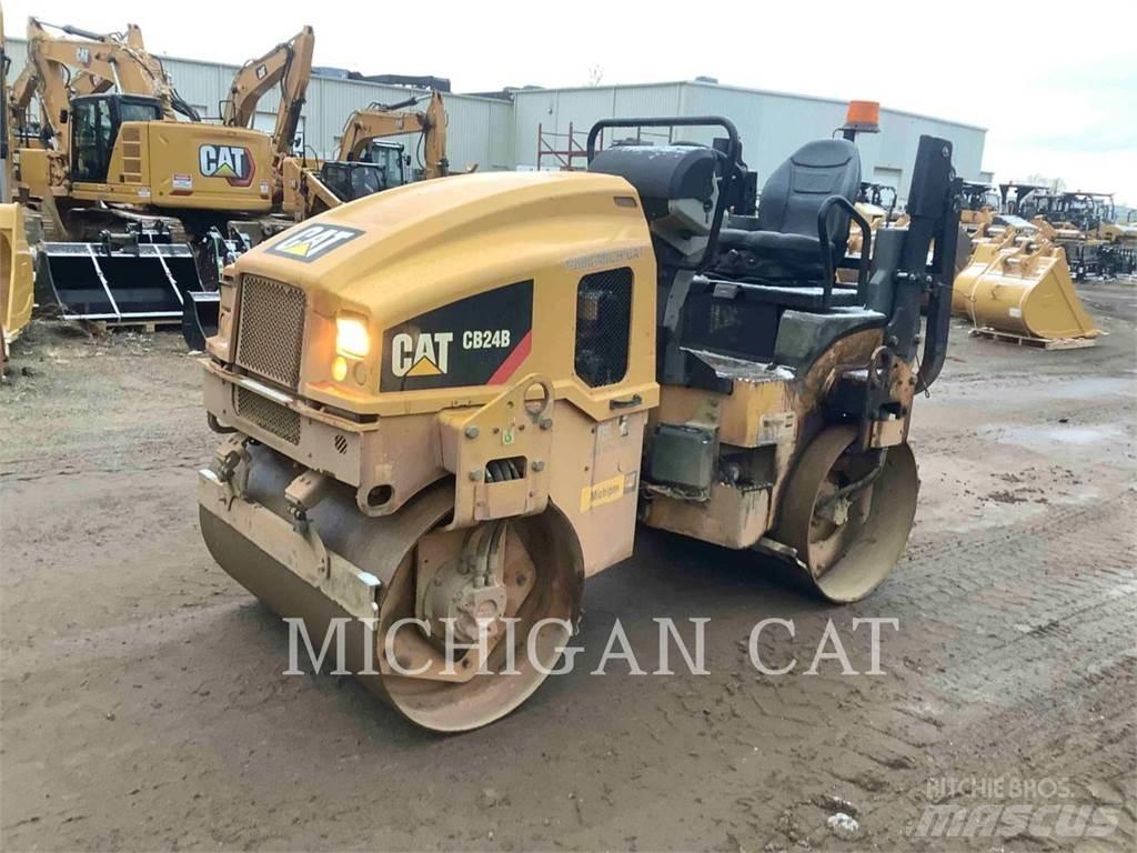 CAT CB24B Tandemwalzen