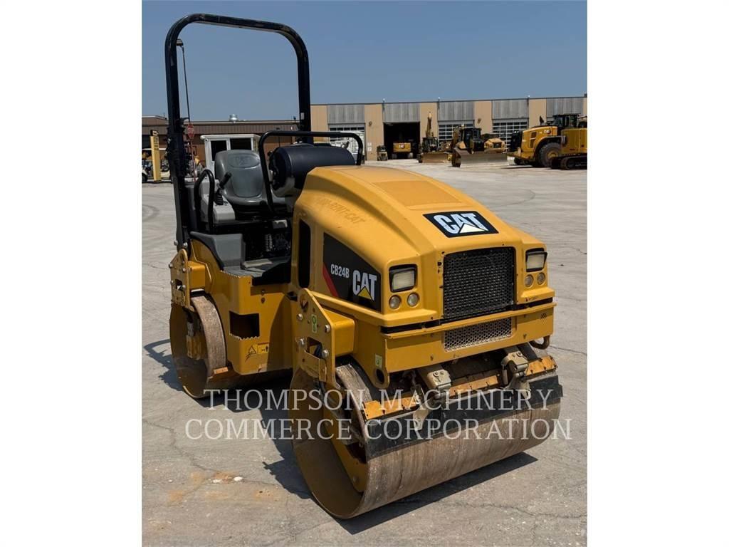 CAT CB24B Tandemwalzen