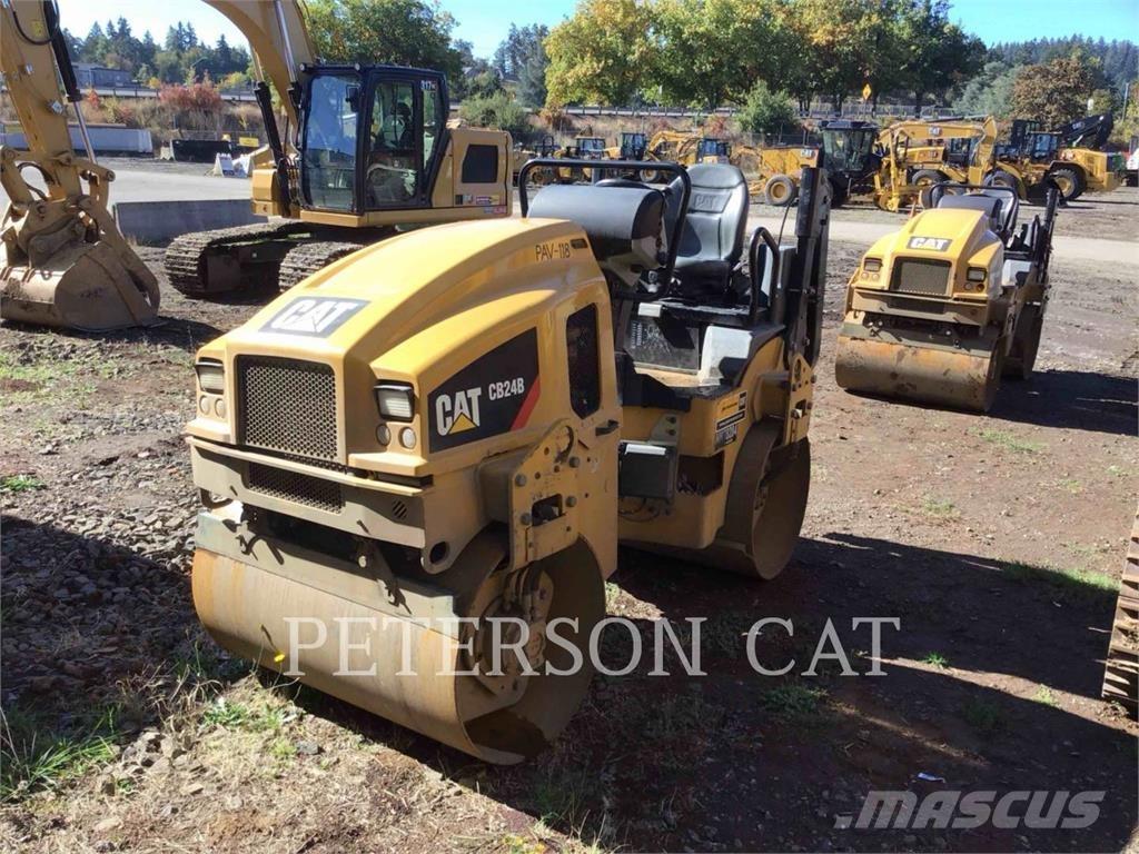 CAT CB24B Tandemwalzen