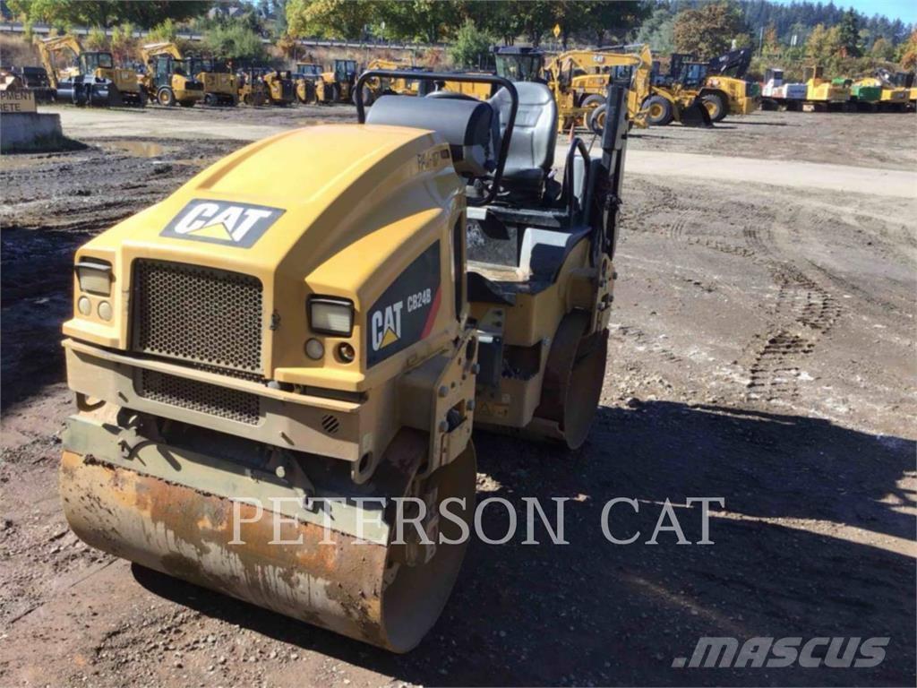 CAT CB24B Tandemwalzen