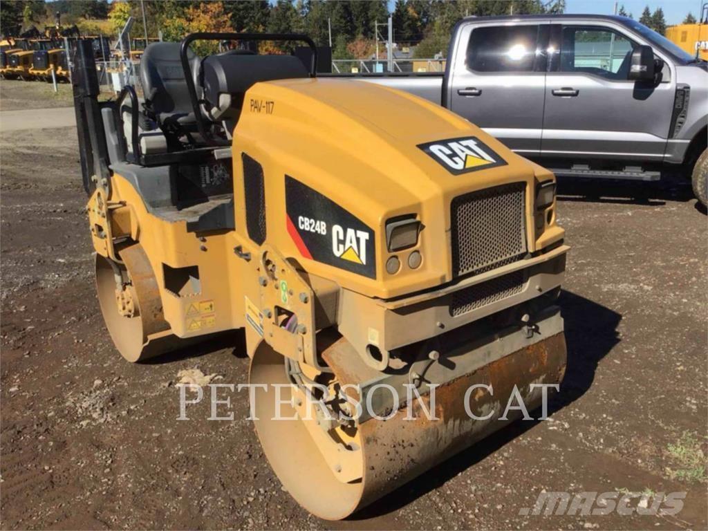 CAT CB24B Tandemwalzen