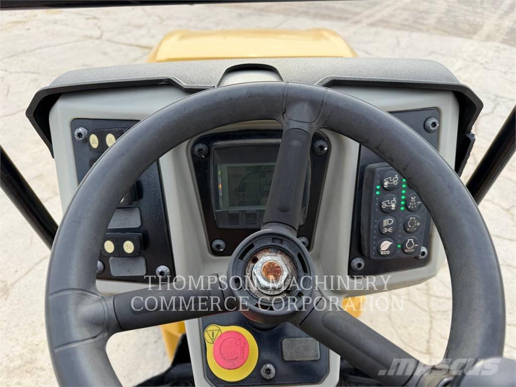 CAT CB24B Tandemwalzen