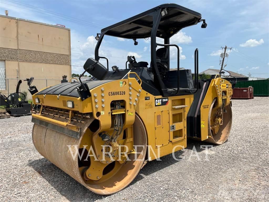 CAT CB64B Strassenfertiger