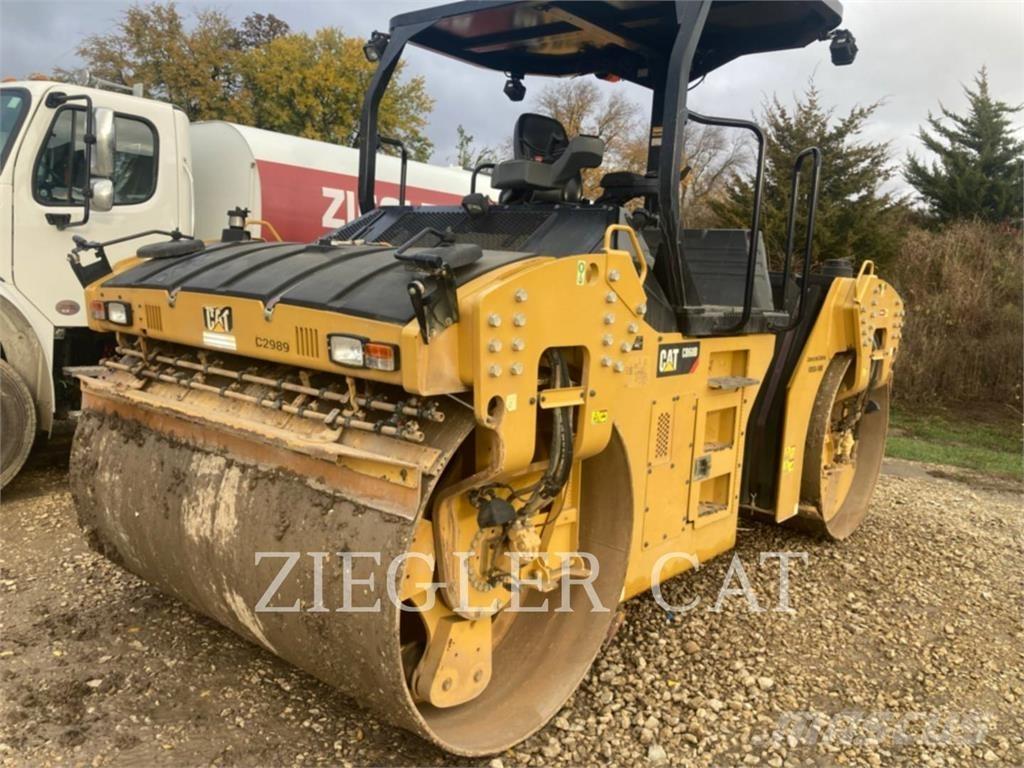 CAT CB68B Erdbauwalzen