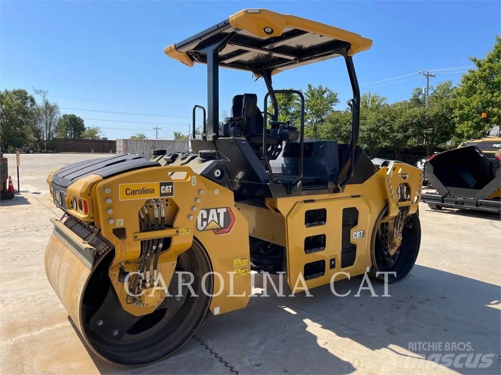 CAT CB7 Strassenfertiger