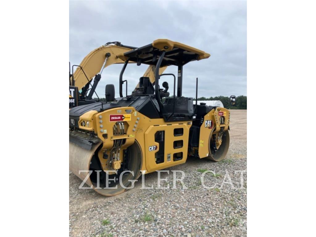 CAT CB7-02 Erdbauwalzen