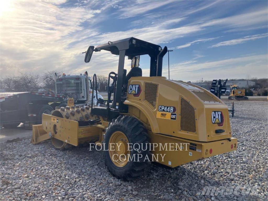 CAT CP44B Erdbauwalzen