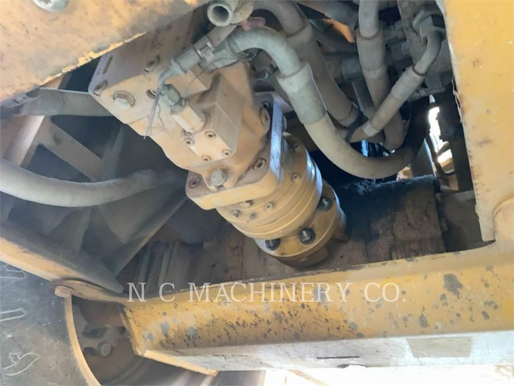 CAT CS533E Strassenfertiger