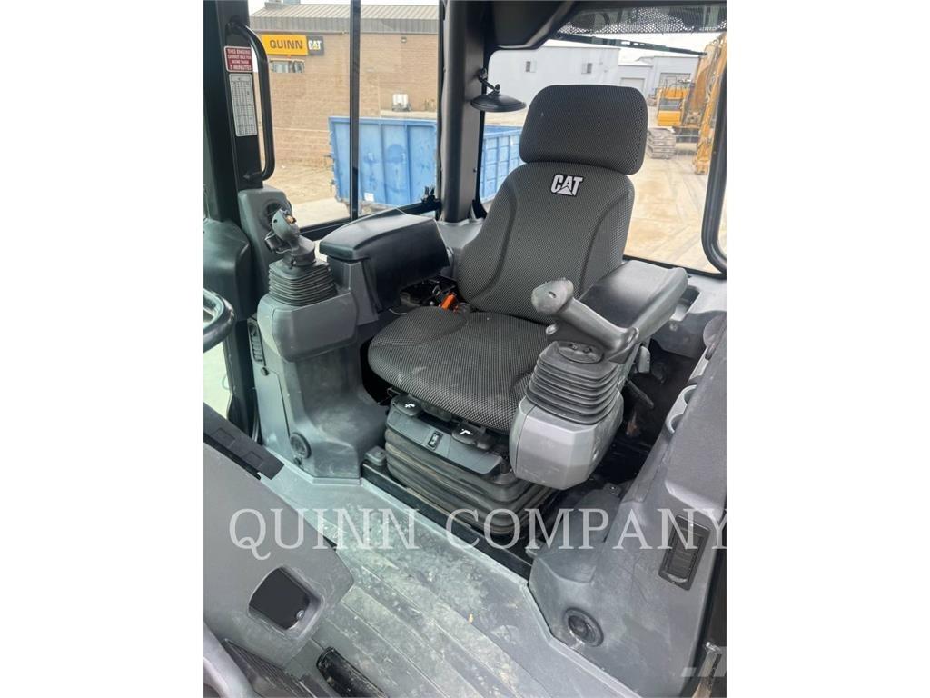 CAT D2-12 Baggerlader