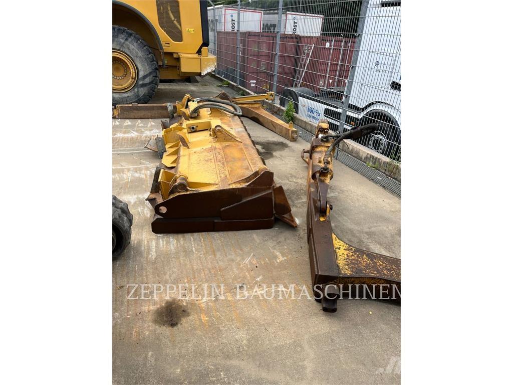 CAT D6TM Bulldozer