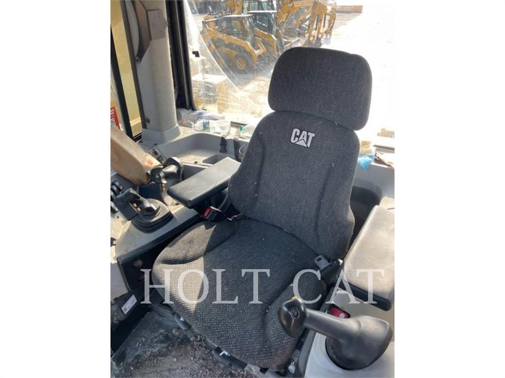 CAT D8 Bulldozer