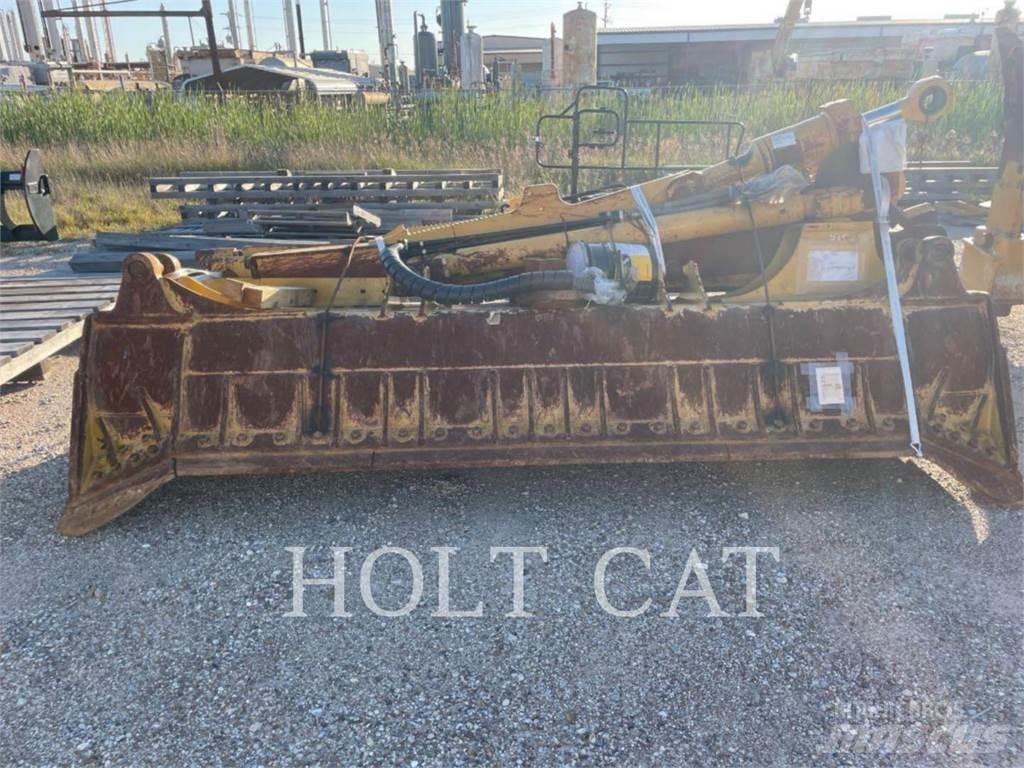 CAT D8 Bulldozer
