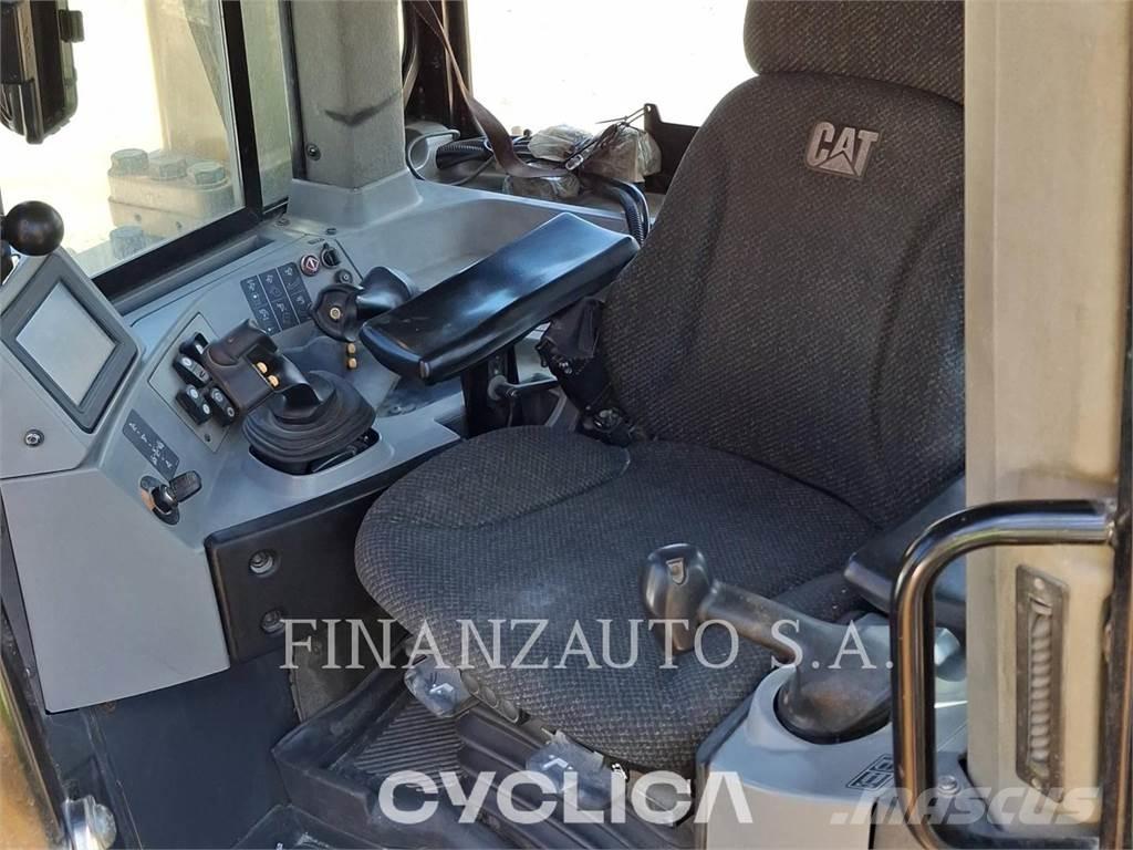 CAT D8T Bulldozer