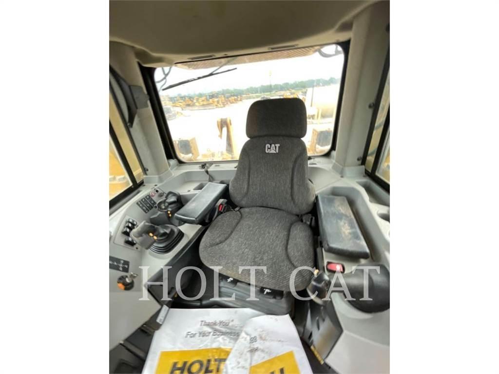 CAT D8T Bulldozer