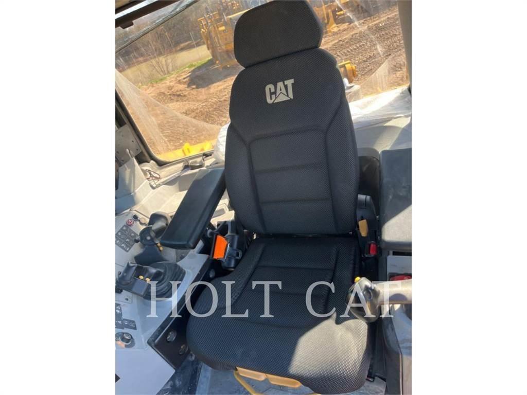 CAT D9 Bulldozer