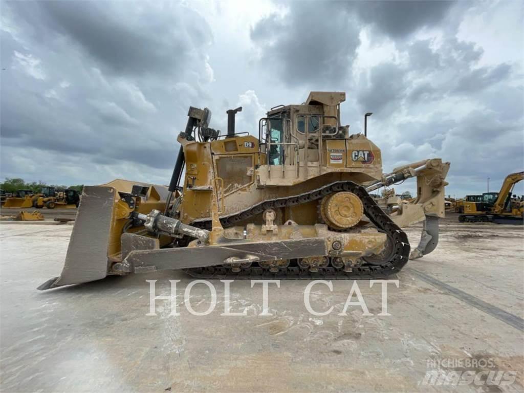 CAT D9 Bulldozer