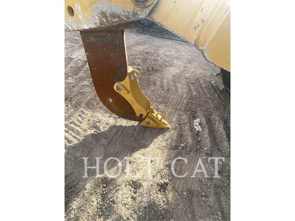 CAT D9 Bulldozer