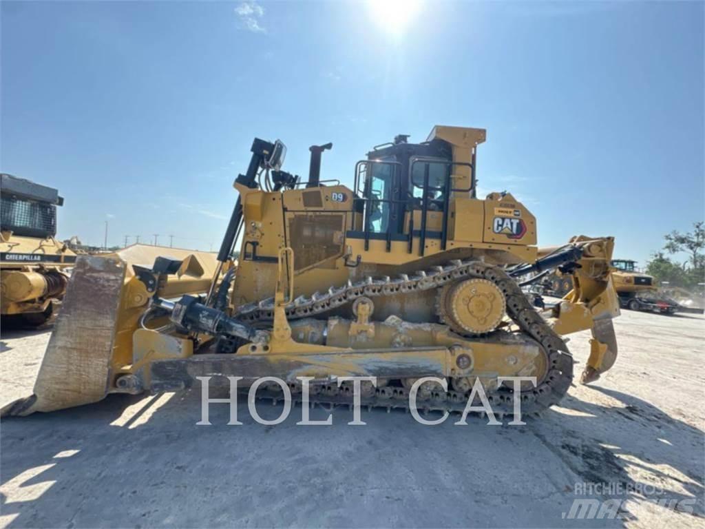 CAT D9 Bulldozer