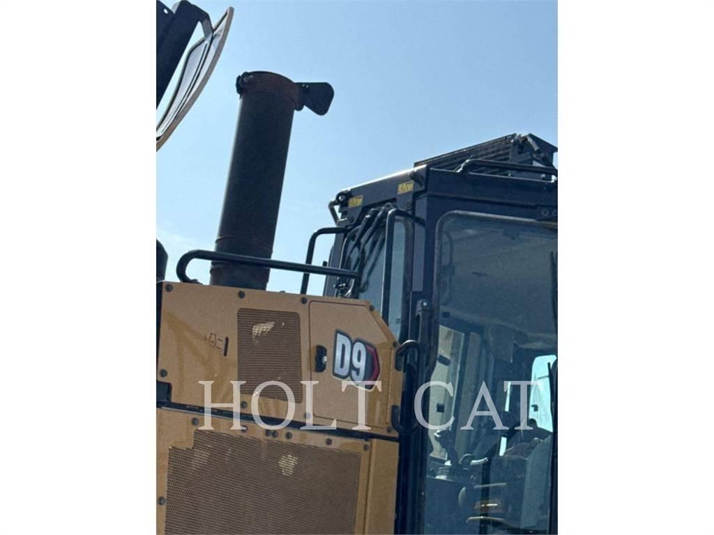 CAT D9 Bulldozer