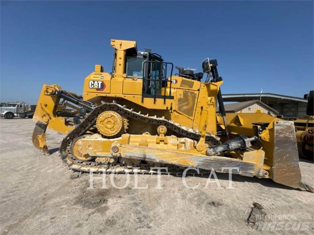 CAT D9 Bulldozer