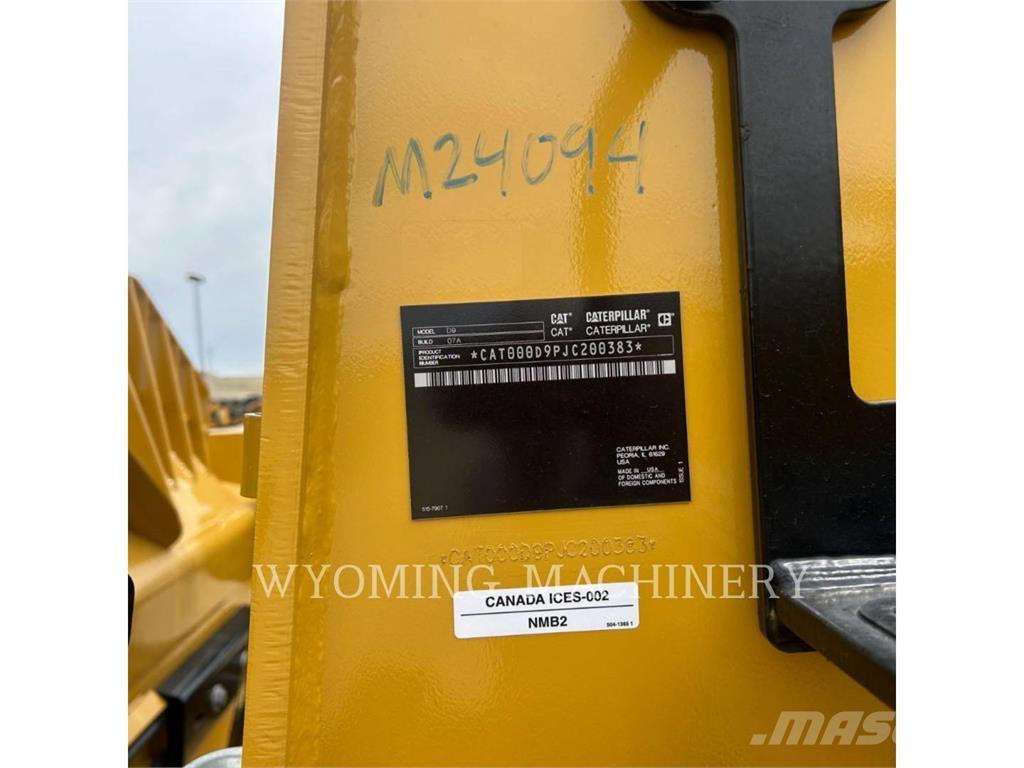 CAT D9 Bulldozer