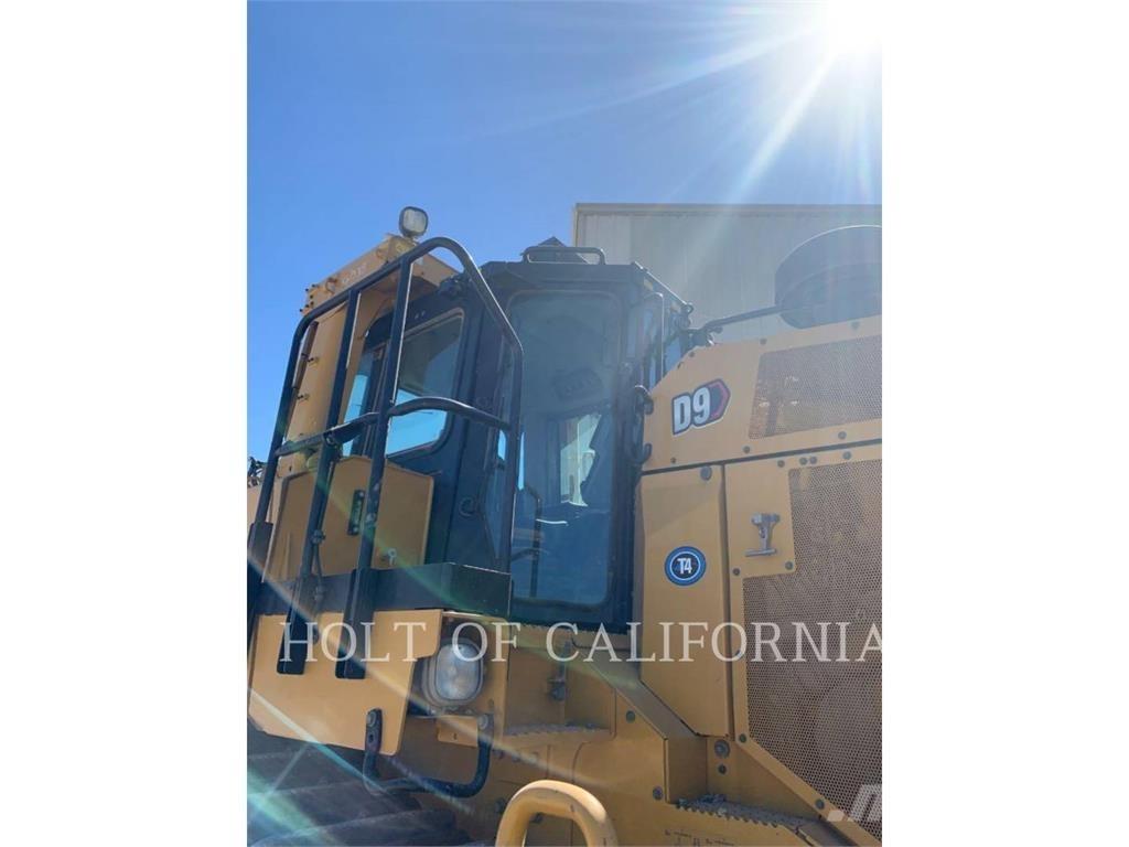 CAT D9 Bulldozer