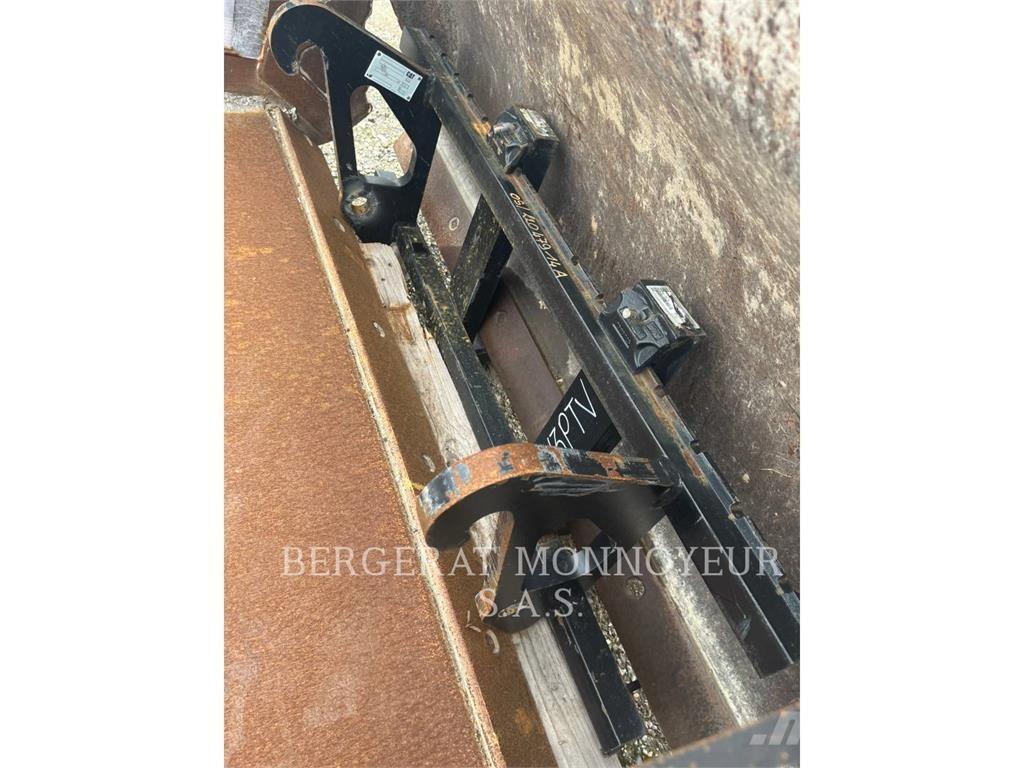 CAT FOURCHE 906 Sonstige Baumaschinen