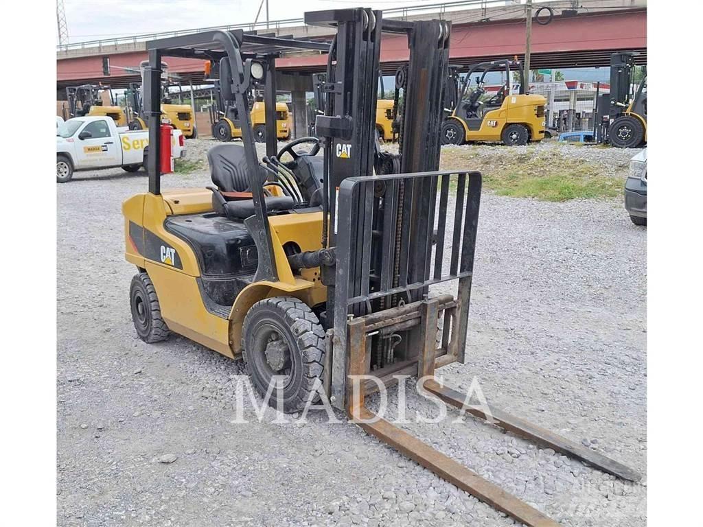CAT LIFT TRUCKS DP25NM5 Diesel Stapler