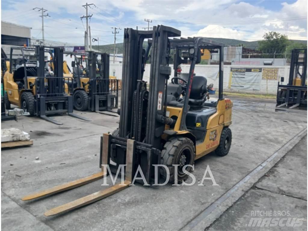 CAT LIFT TRUCKS DP30NM Diesel Stapler