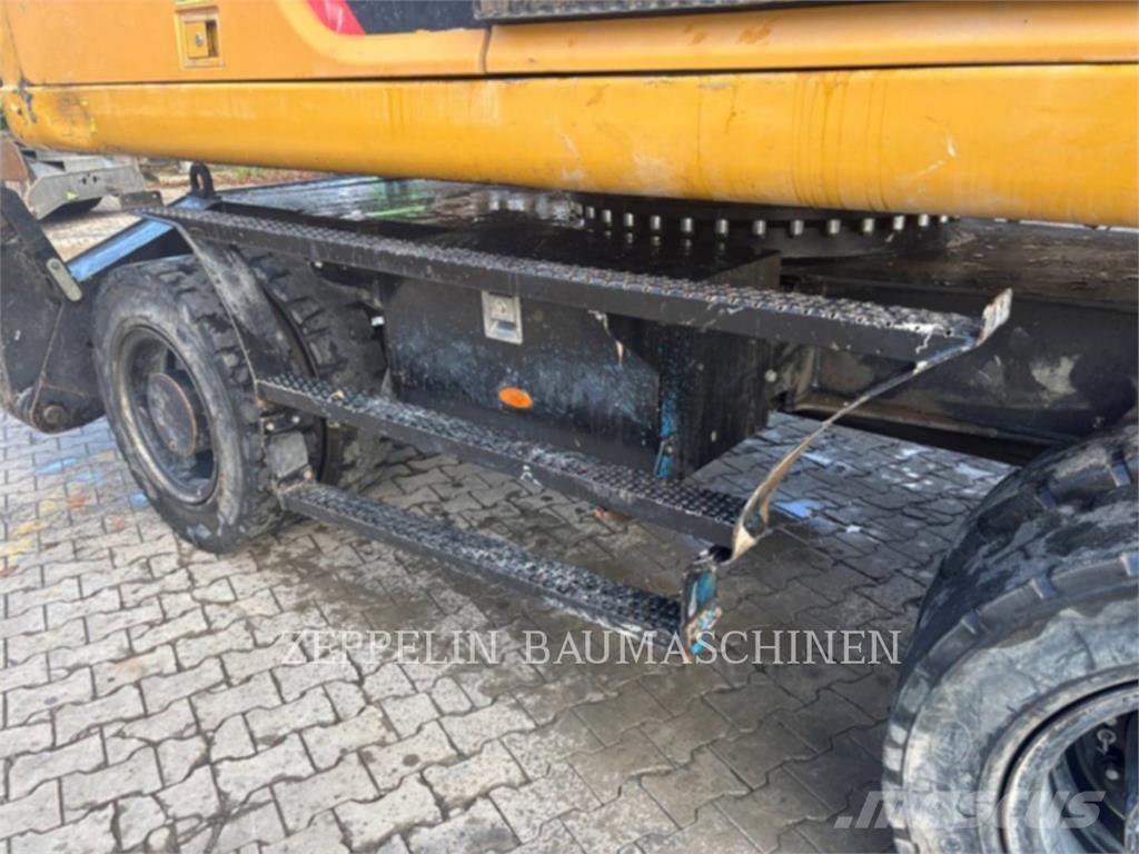 CAT MH3022 Abrissbagger