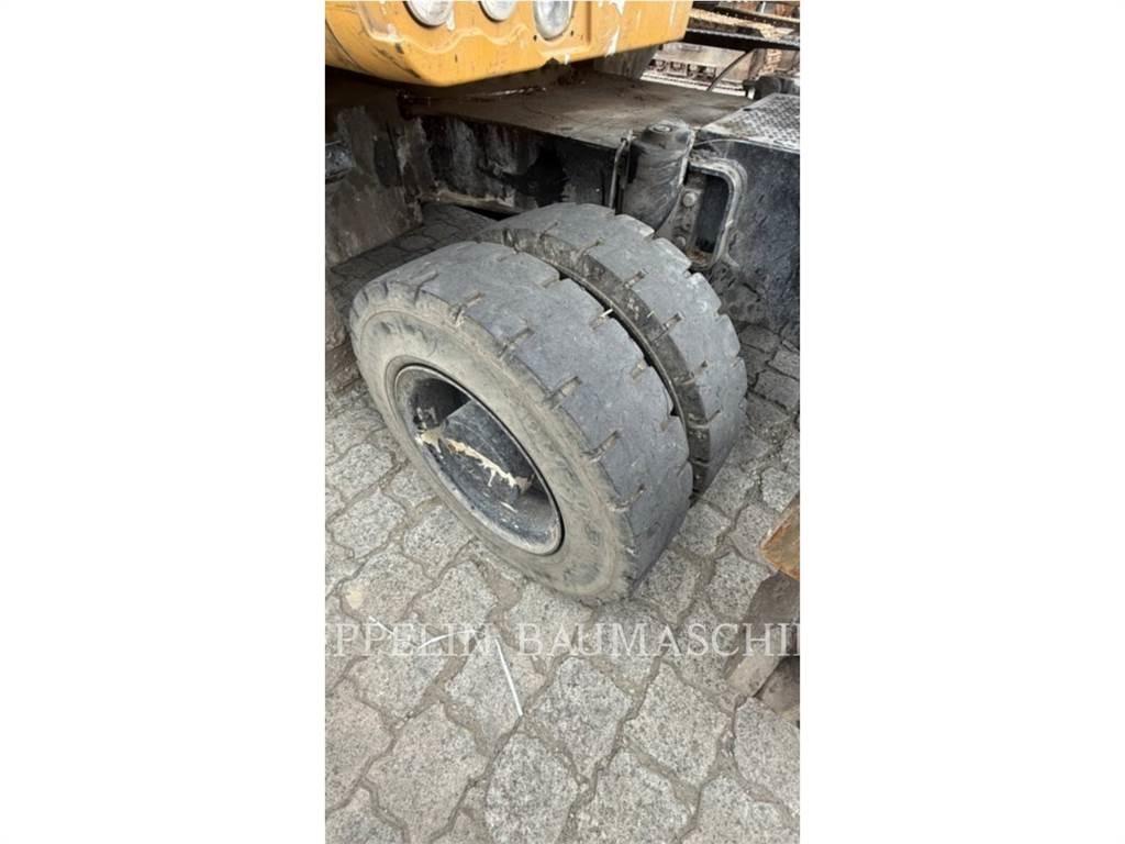 CAT MH3022-06C Abrissbagger