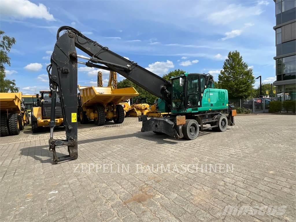 CAT MH3024-06C Abrissbagger