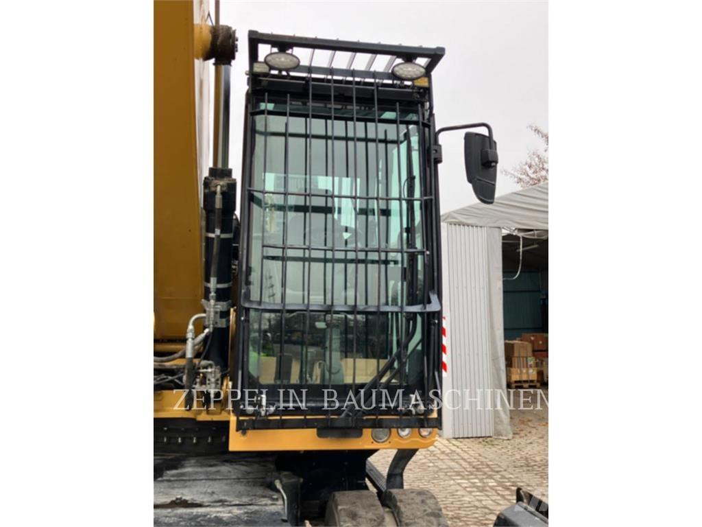 CAT MH3024-06C Abrissbagger