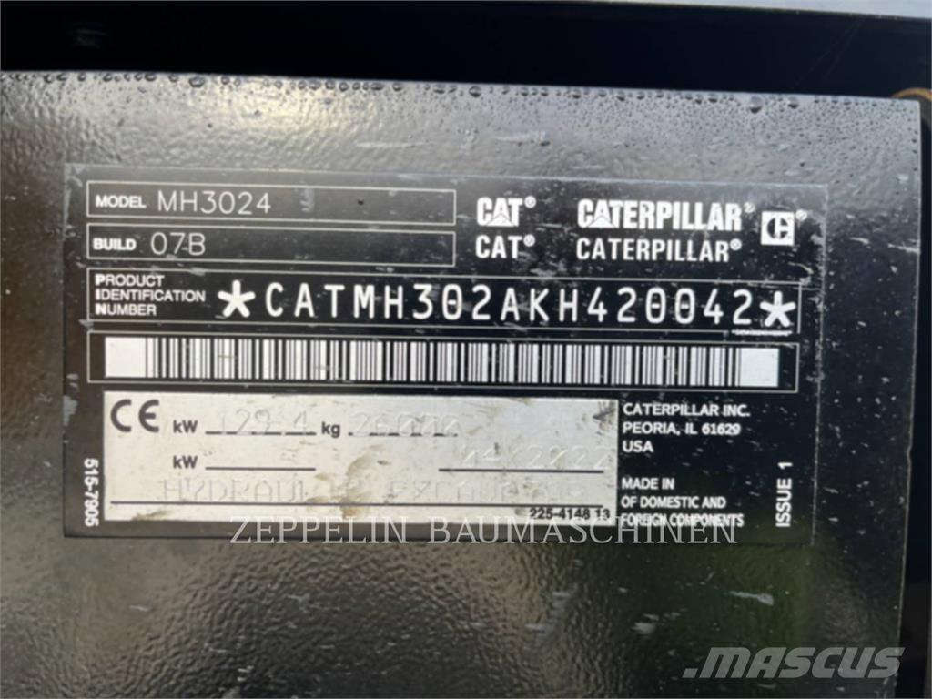 CAT MH3024-07A Abrissbagger
